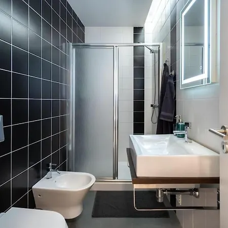 Modern Surrounded By Old-world Charm Daire *